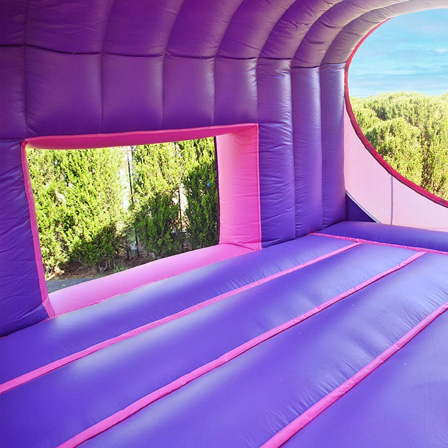 LOVE BOUNCE HOUSE