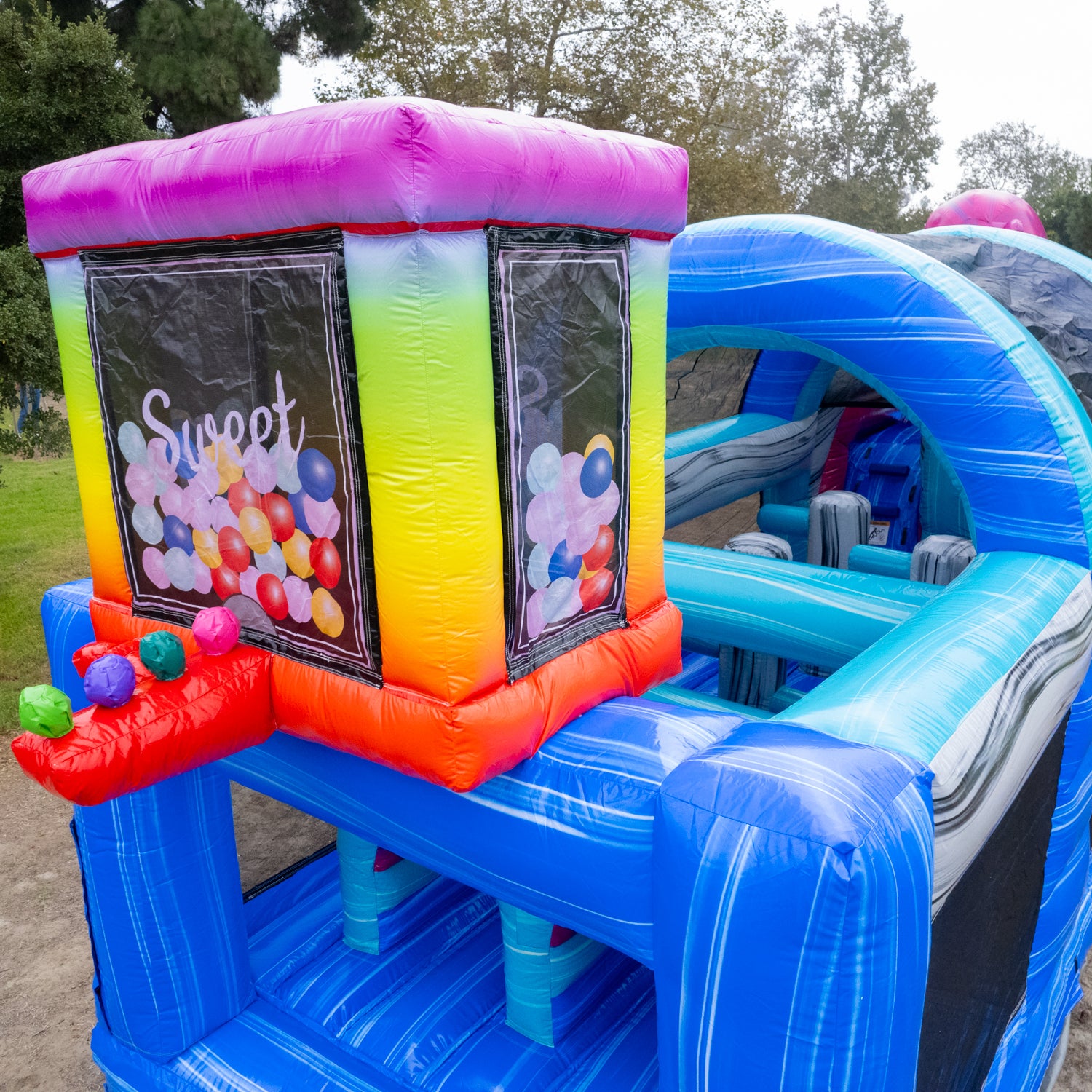 GUMMY BEARS 46 FT EXTENDED WET DRY OBSTACLE